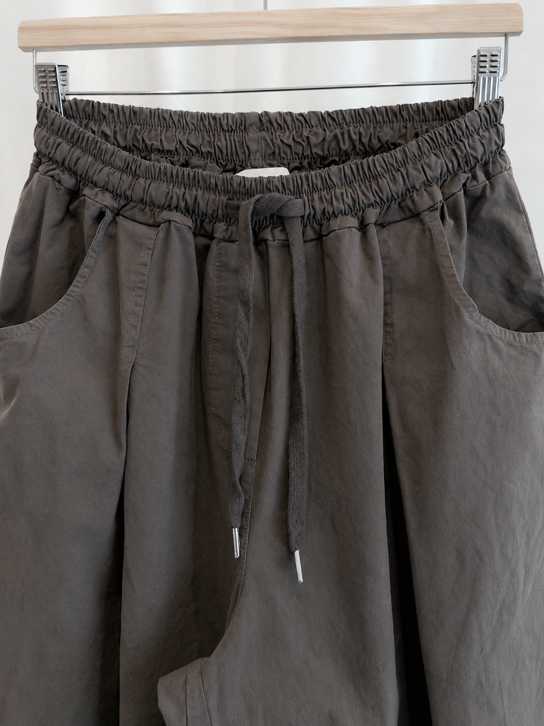 Pantalón de corte japonés