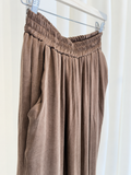 Pantalón fluido con cintura elástica