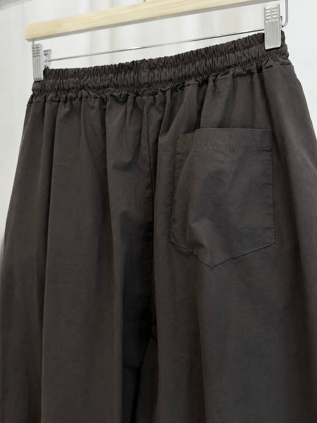Pantalón de corte japonés