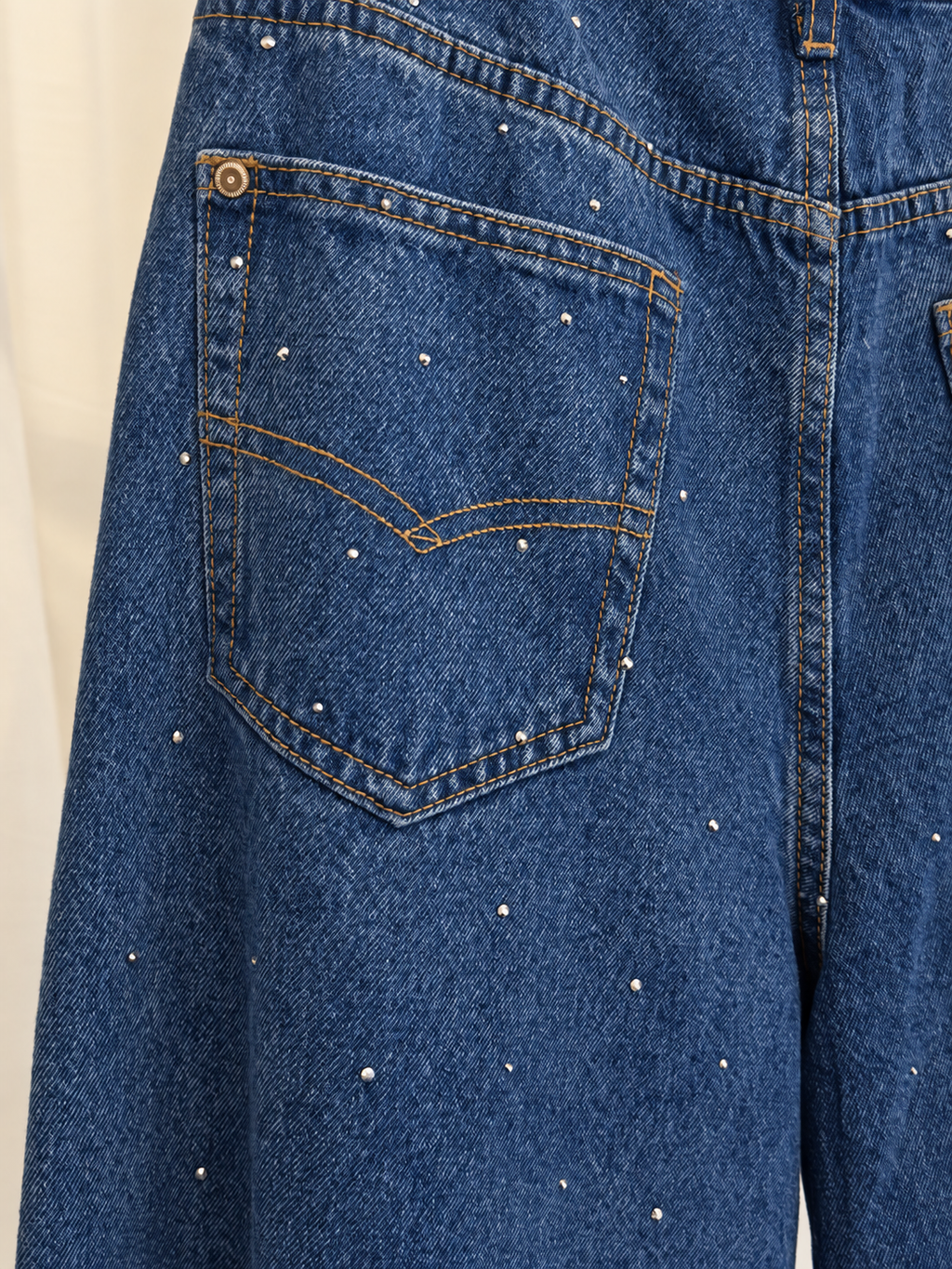 Pantalón denim con cristales en azul lavado