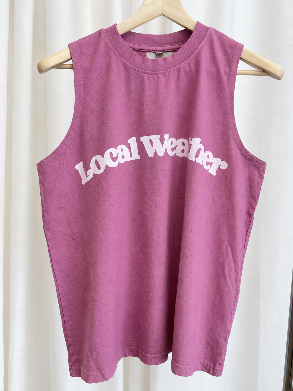 Camiseta rosa sin mangas con logo Local Weather efecto washed