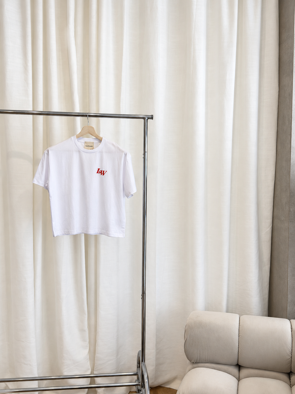 Camiseta de algodón organico con logo LW