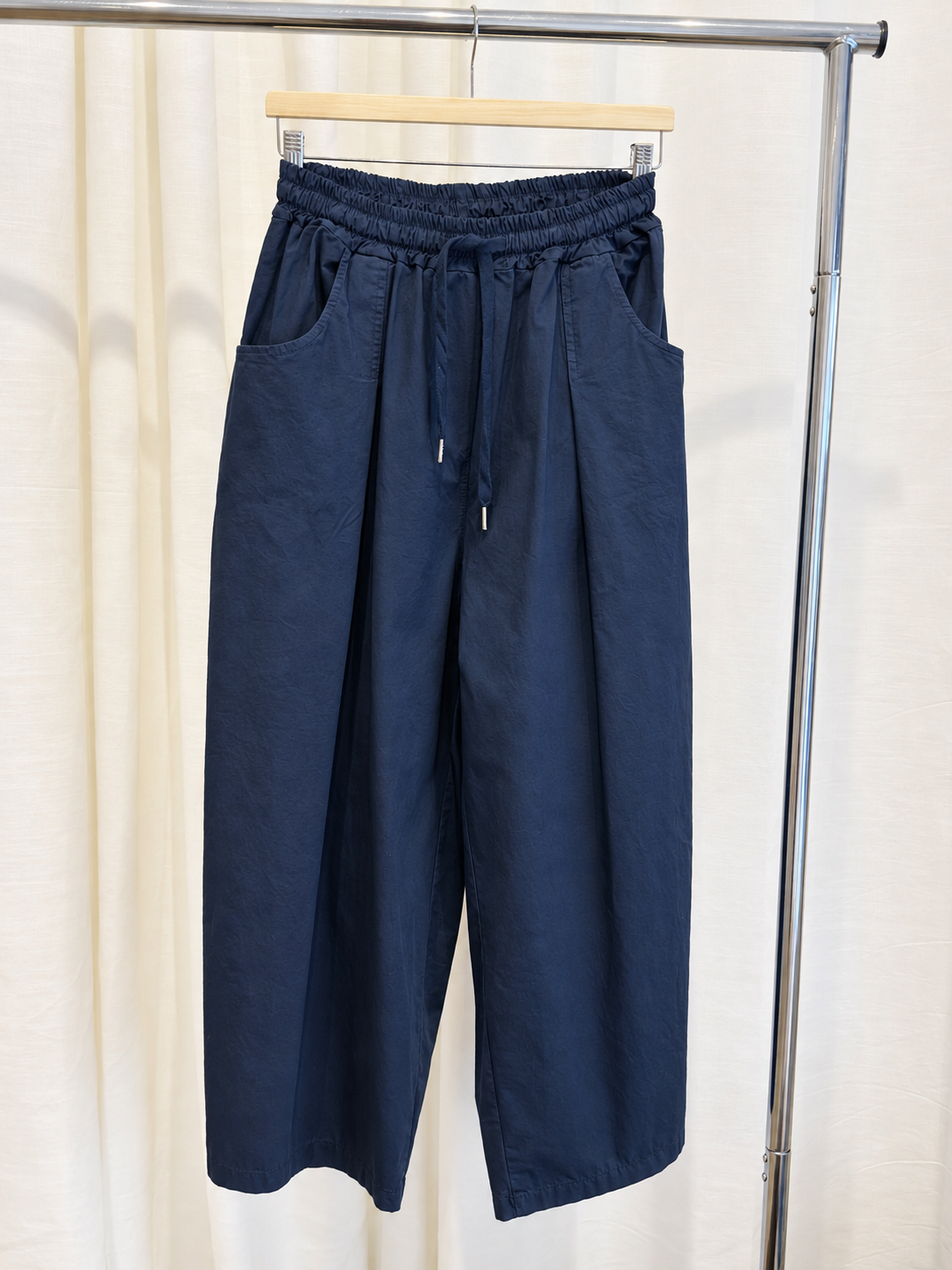 Pantalón de corte japonés
