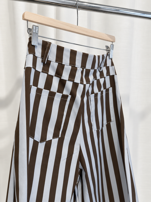 Bermudas de rayas marrón y azul claro