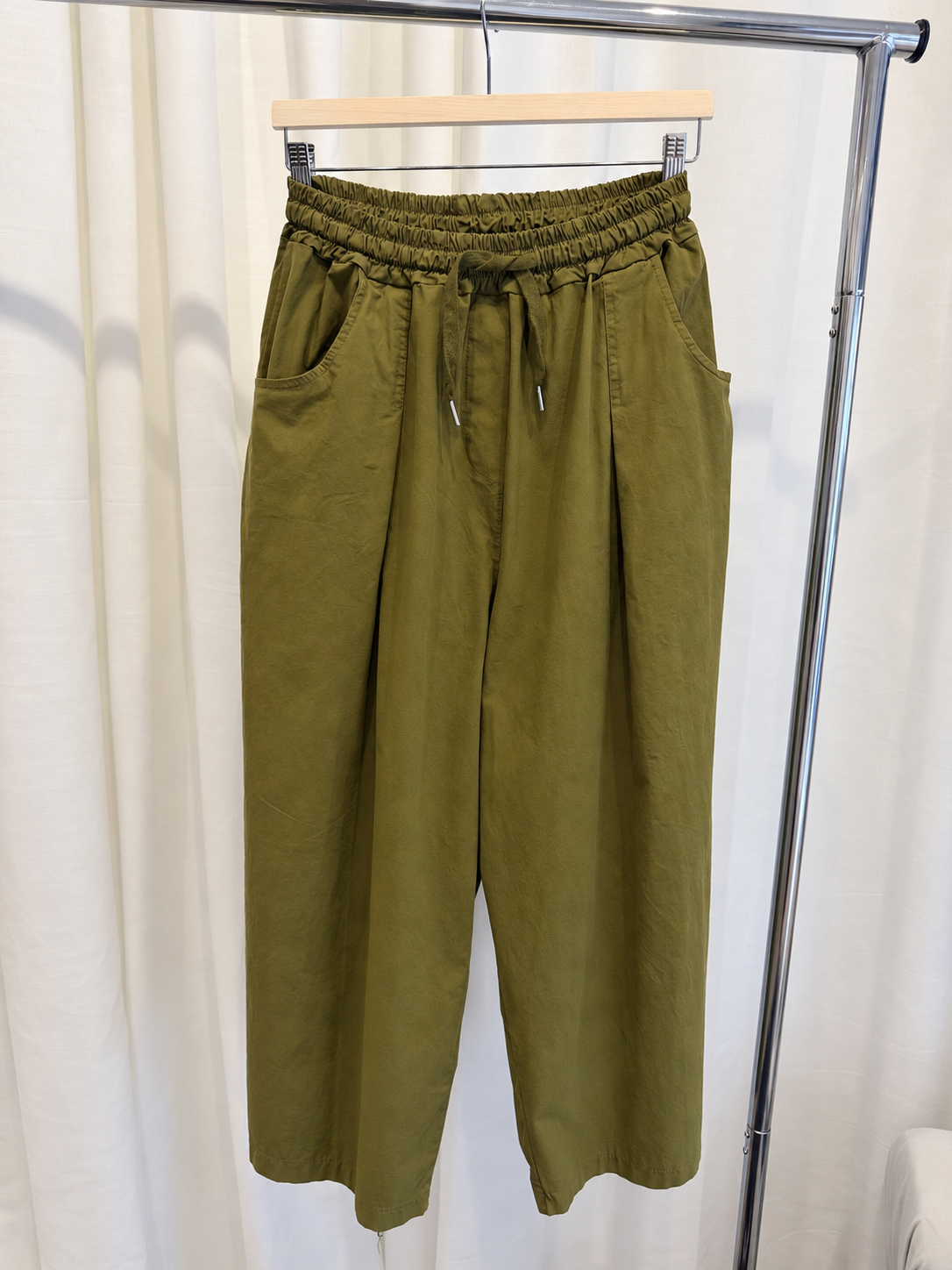 Pantalón de corte japonés