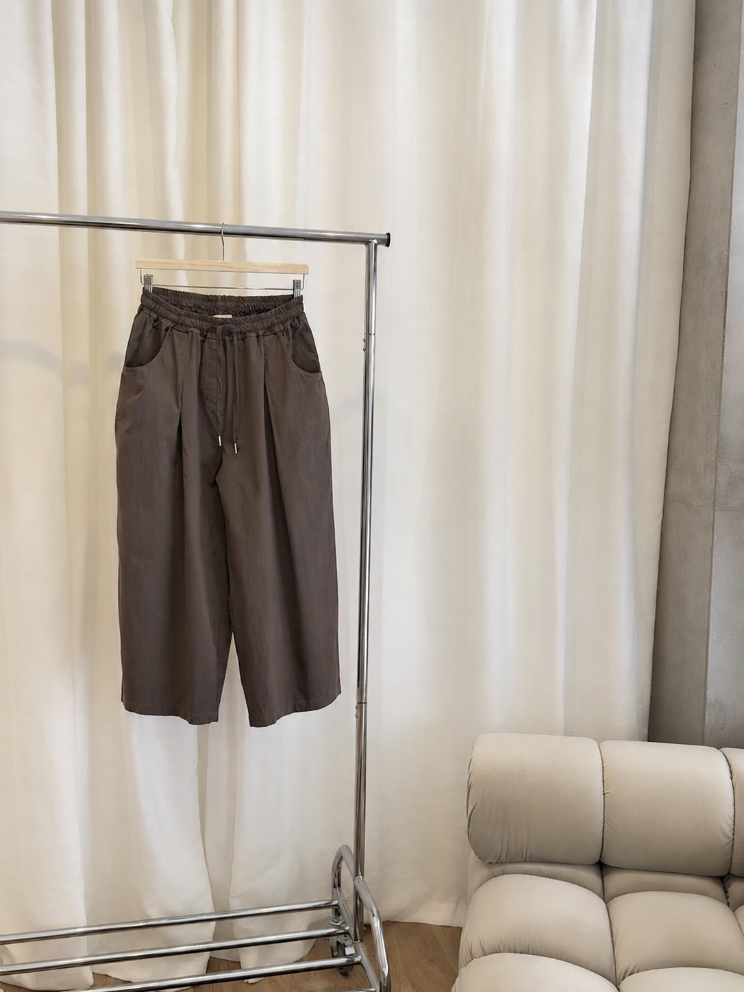 Pantalón de corte japonés