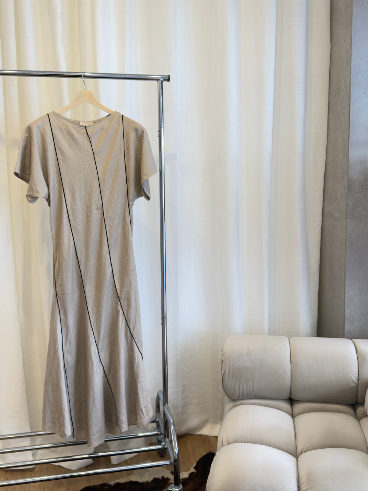 Vestido Midi de Lino con ribetes en negro